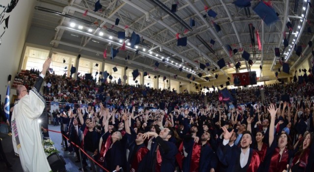 Mezuniyet coşkusu tüm hızıyla devam ediyor