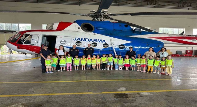 Minik öğrenciler filo komutanlığında ağırlandı