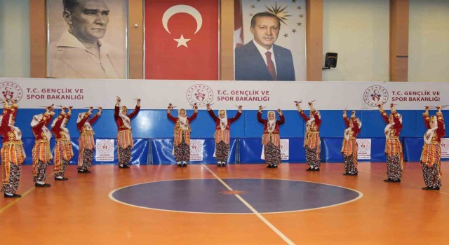 Nevşehirde yapılan halk oyunları turnuvası sona erdi