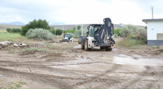 Niğdede sel sonrası onarım ve temizlik çalışması