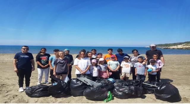 Öğrenciler Karadere Plajında çevre temizliği yaptı