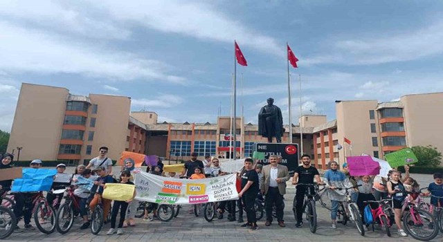 Öğrencilerden Bisiklet Günü etkinliği