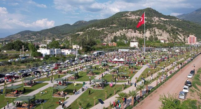 Öğrencilere karne hediyesi, Osmaniye Belediyesinden