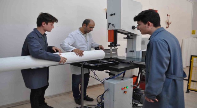 Öğrencilerin pandemi döneminde başladığı peçete üretimi kendilerine gelir kaynağı oldu