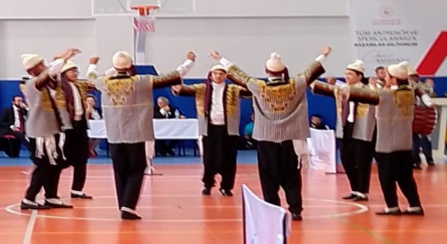 Osmaniye Yedi Ocak Halk Oyunları Topluluğu iki birincilik kazandı