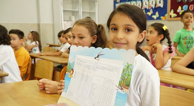 Osmaniye’de Deprem Sonrası Karne Heyecanı Yaşandı