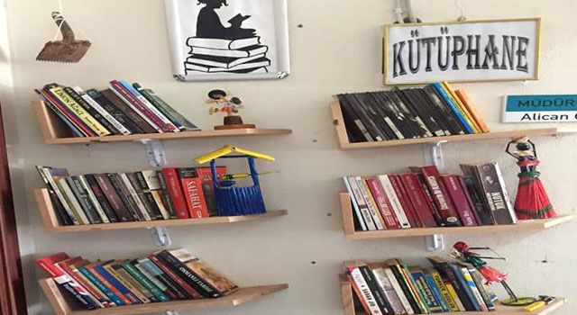Osmaniye'de Geri dönüşüm malzemelerinden Kütüphane oluşturuldu