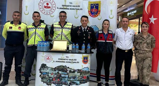 Osmaniye'de jandarma personeli, vatandaşlarla bir araya geldi
