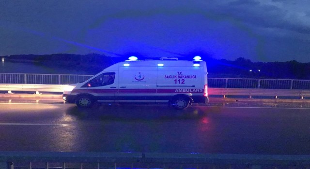 Otomobile çarpan motosiklet sürücüsü yaralandı