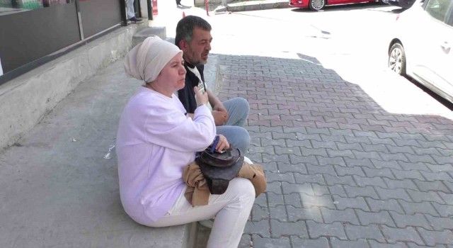 Sultangazide kardeşi sokağa atılan abla gözyaşlarını tutamadı