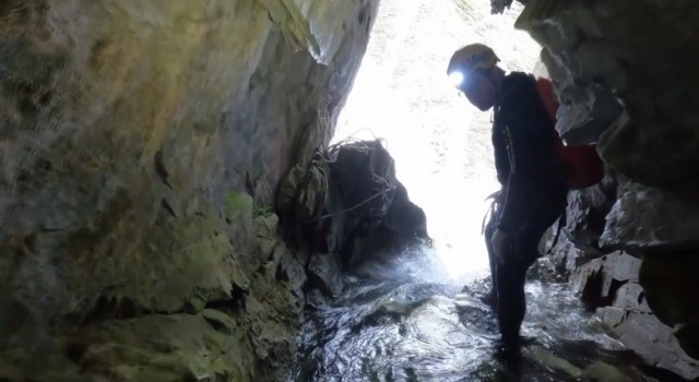 Bursa Uludağ'da kar sularının eridiği mağarada ölümüne macera