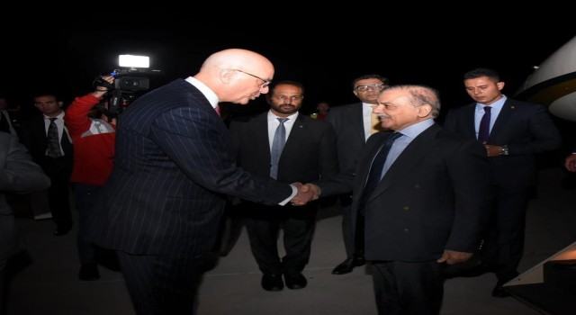 Pakistan Başbakanı Şerif, Cumhurbaşkanı Erdoğanın yemin töreni için Ankaraya geldi