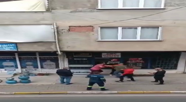 Pendikte suçüstü yakalanan hırsıza esnaftan meydan dayağı