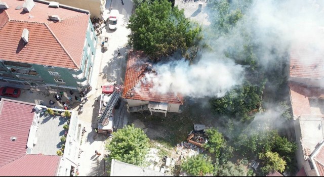 Pınarhisarda çatı yangını korkuttu