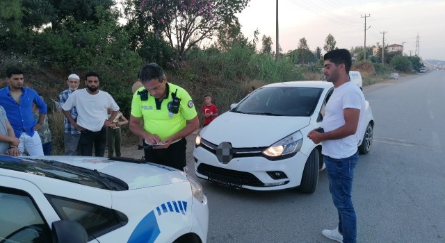 Plakasız otomobille kaza merakı pahalıya patladı, 6 bin 800 TL ceza yazıldı