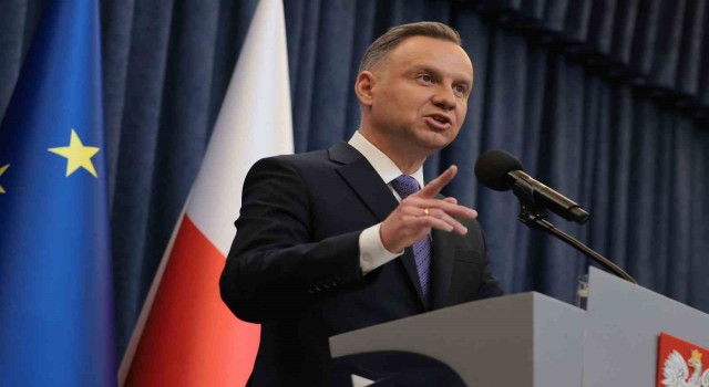 Polonya Devlet Başkanı Duda'dan Rus etkilerini araştıracak yasada geri adım
