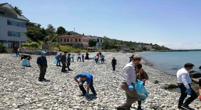 RTEÜlü öğrenciler ve akademisyenler kıyı ve sualtı temizliği yaptı
