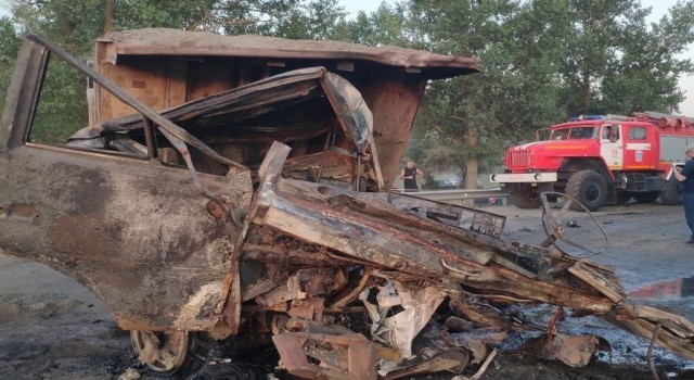 Rusyada yolcu otobüsü, otomobil ve kamyonla çarpıştı: 8 ölü