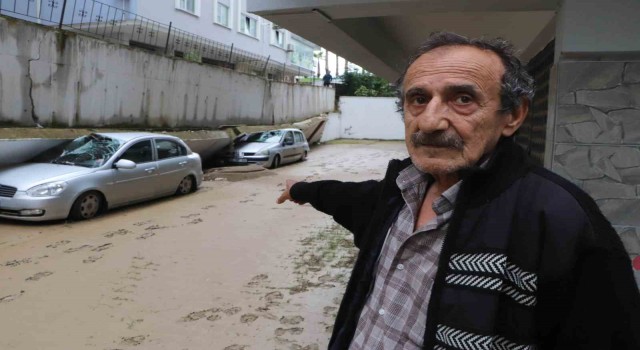 Samsunda istinat duvarları sele dayamadı: 10 araç ve 1 tekne zarar gördü