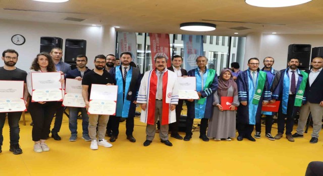 SBTÜde yılsonu şenliği ve mezuniyet töreni düzenlendi