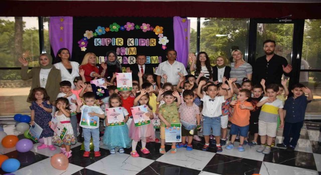 Şehzadelerin minikleri karnelerini aldı