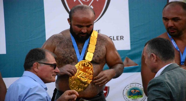 Seka Park Altın Kemer Yağlı Güreşlerinde başpehlivan Orhan Okulu oldu