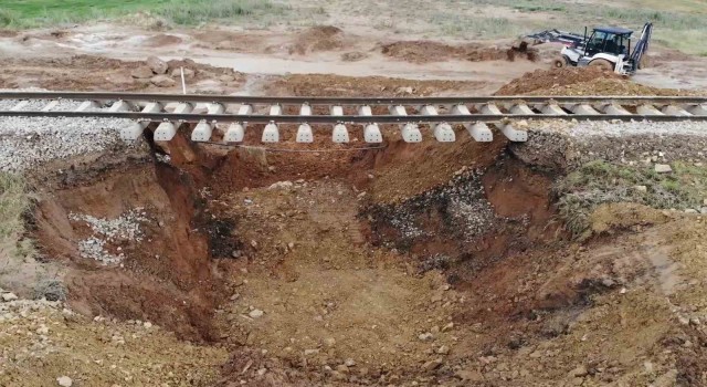 Sel suları Doğu Ekspresi hattını çökertti: Tren seferleri durduruldu
