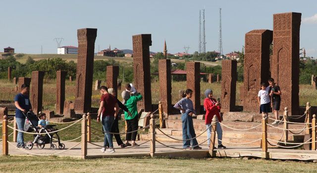 Selçukluların İlk Başkenti Ahlat, Cumhuriyetin 100. Yılında İl Olmayı Bekliyor