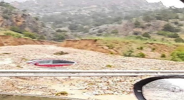 Selin getirdiği çamur aracı yuttu