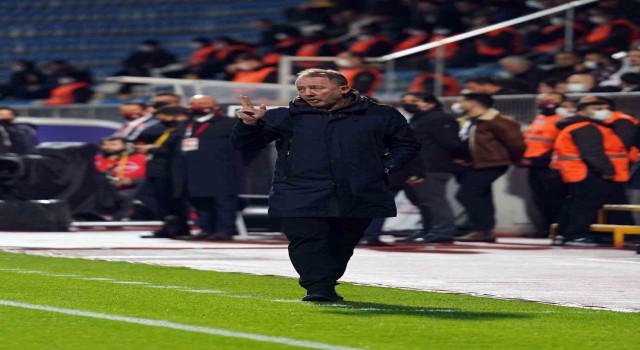 Sergen Yalçın, Neftçi Bakü ile son görüşmeler için Baküde