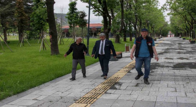 Şiddetli yağış sonrası saha temizlik çalışmalarını yerinde inceledi