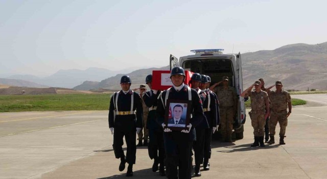 Siirt şehidinin naaşı düzenlenen törenle memleketi Çanakkaleye uğurlandı