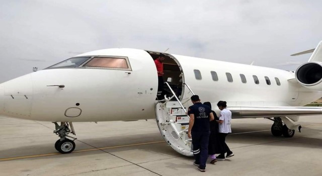 Siirtte ambulans uçak hasta için havalandı
