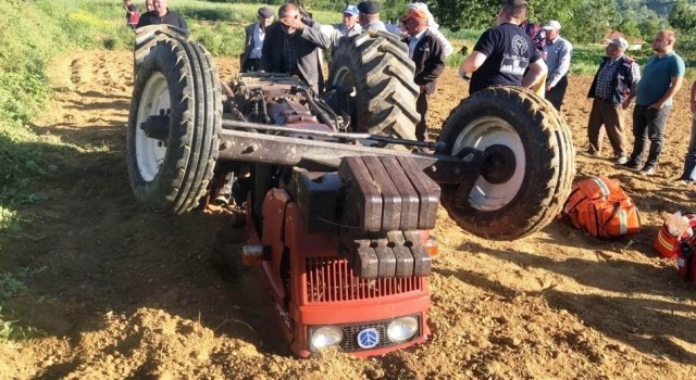 Kütahya Simav'da devrilen traktörün altında kalan çiftçi hayatını kaybetti