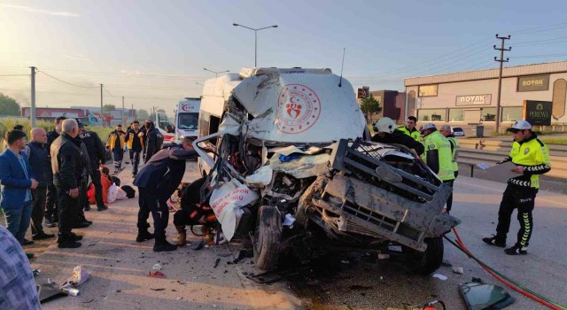 Bursa’da sporcuları taşıyan minibüs kaza yaptı: 1 ölü, 16 yaralı