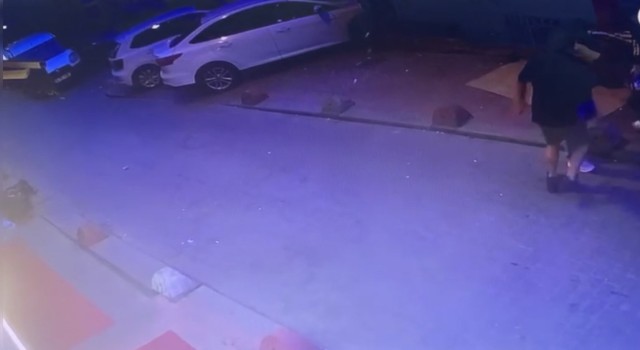 Taksim'de Norveç Vatandaşını Gasp Edenler Kameraya Yakalandı