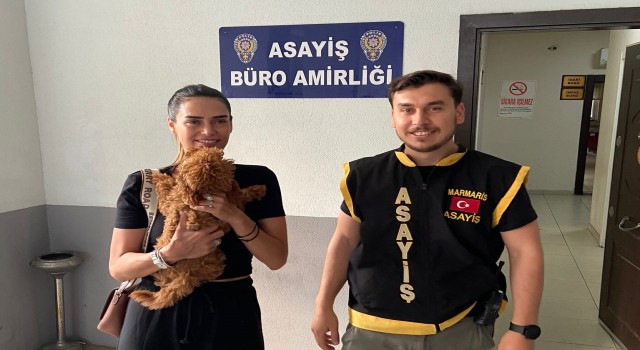 Tatildeki turistin kayıp köpeğini polis buldu