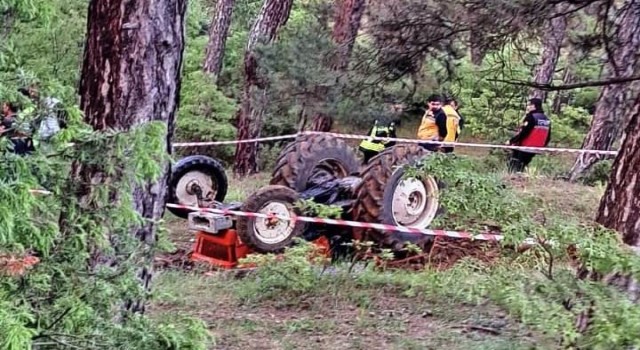 Tavşanlıda devrilen traktörün sürücüsü hayatını kaybetti