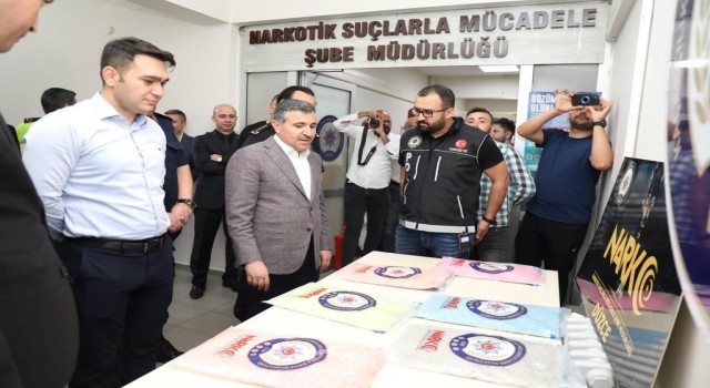 TEMde durdurulan otomobil uyuşturucu deposu çıktı: 34 bin hap ele geçirildi