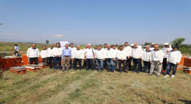 TİKAdan Kuzey Makedonyada arıcılara kovan ve eğitim desteği