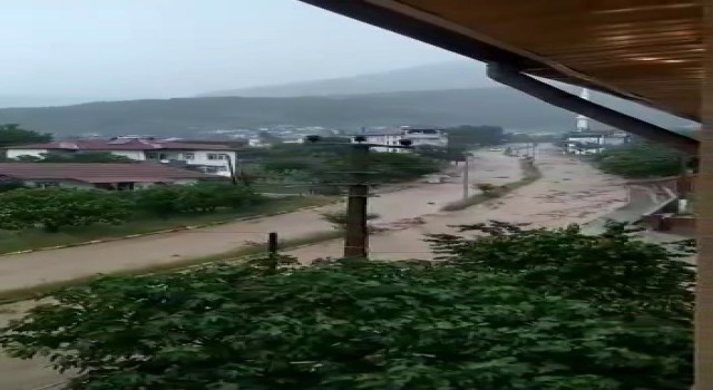 Tokatta sağanak yağış gölü taşırdı