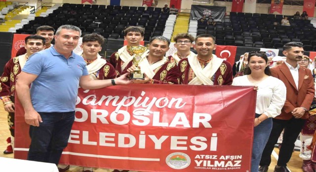 Toroslar Belediyesi halk oyunları ekibi şampiyon oldu