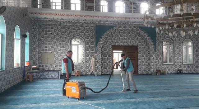 Toroslarda ibadethaneler bayrama hazırlanıyor