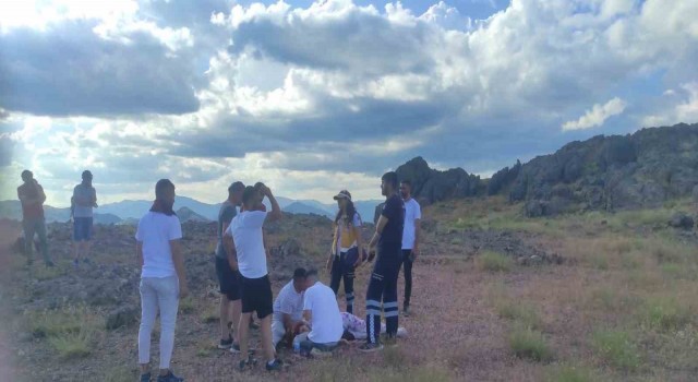 Tuncelide yüksekten düşen genç kız, askeri helikopterle hastaneye kaldırıldı