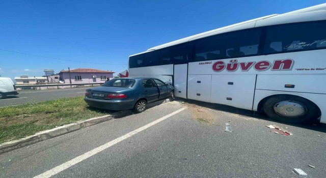 Turgutluda zincirleme kaza: 2si çocuk 5 yaralı