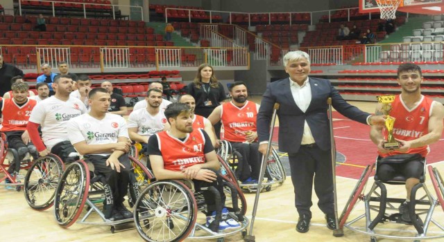 Türkiye ABD'yi finalde yenerek şampiyonluk kupasını kazandı