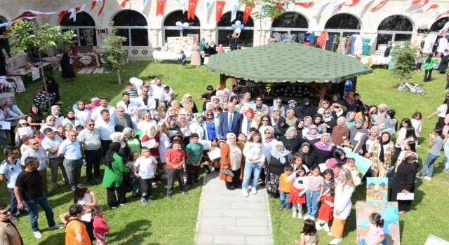 Tuşbada ‘Yılsonu Sergi ve Sertifika töreni