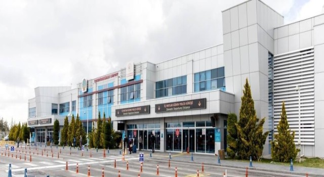 Uçağı mı bombalayalım diyen iki yolcu ortalığı birbirine kattı