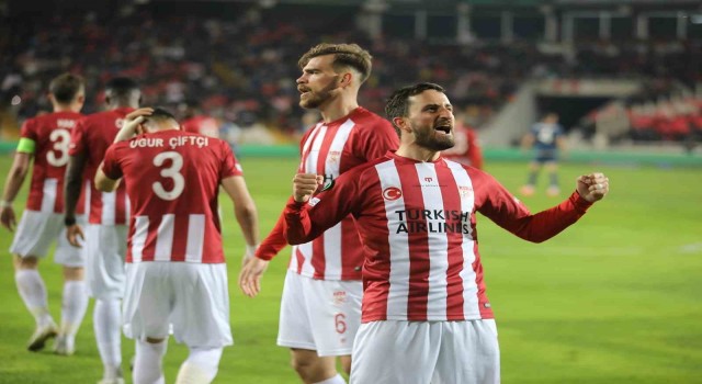 UEFA Konferans Liginde en güzel gol Sivassporlu Erdoğan Yeşilyurttan