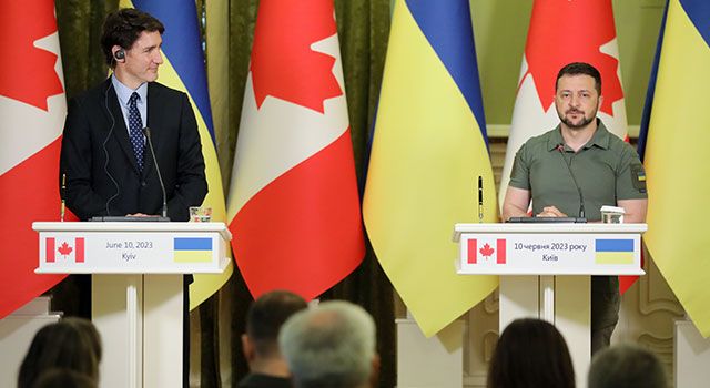 Ukrayna Devlet Başkanı Vladimir Zelenskiy ve Trudeau Kiev'de bir araya geldi